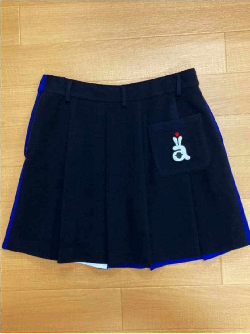 アルチビオのセーターとスカート