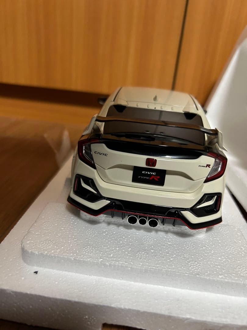 Civic Type R ホワイト ミニカー1/18