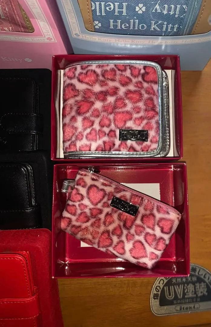 Hello Kitty 円筒形バッグ　 ハローキティ　ケース　カードケース