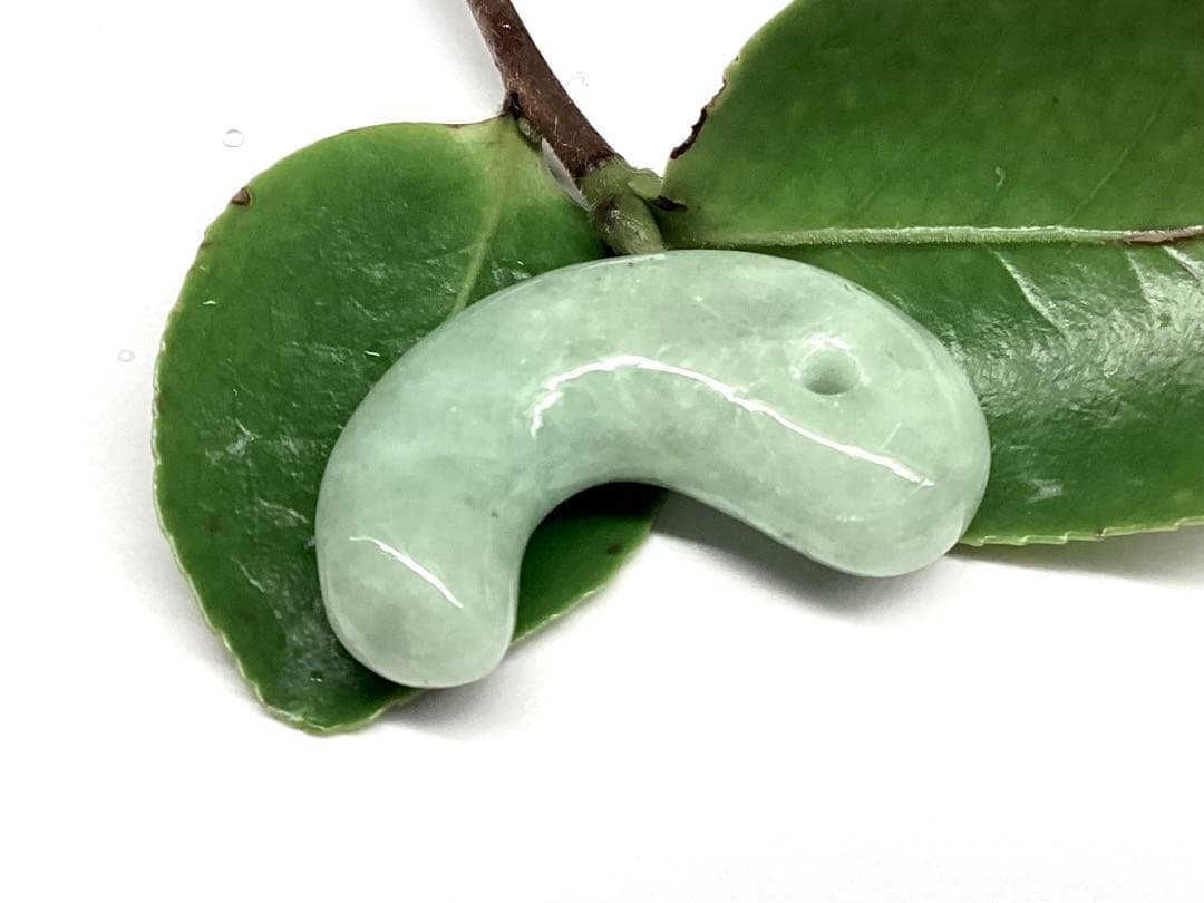 ✳摩訶不思議なパワー　糸魚川翡翠勾玉*本物硬玉　守護石をお身近に　鑑別書付本物を