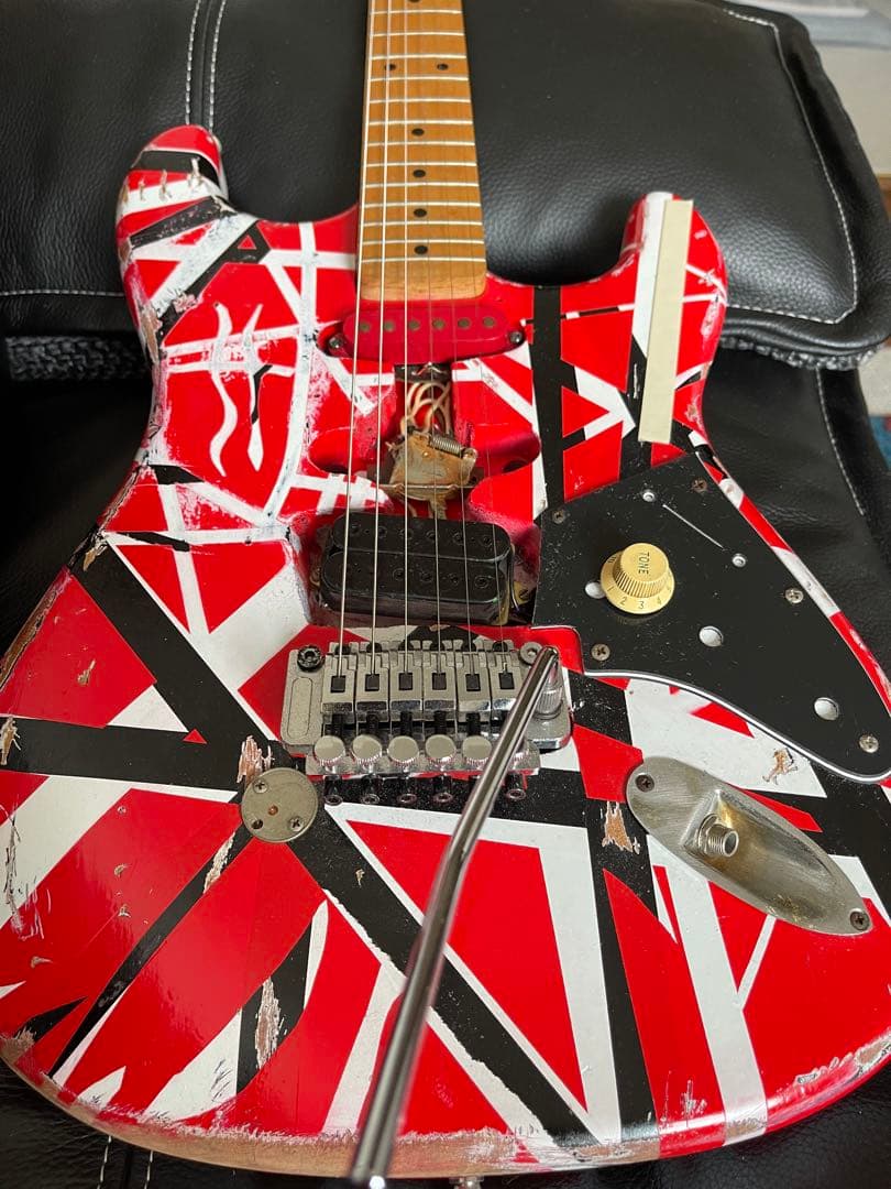 エレキギター 赤/黒/白 ヴィンテージ風