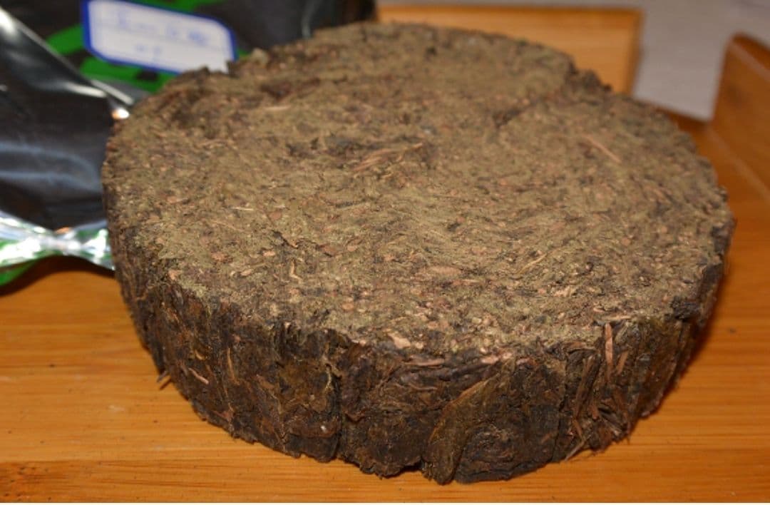 【最終金額】一生分の茶 2014年の竹製パッケージ黑毛茶 百两茶 3.625kg