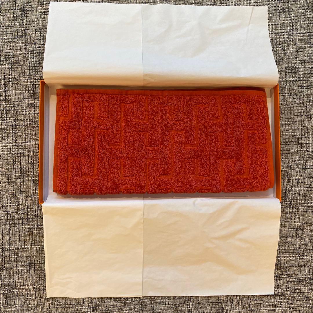 HERMES オレンジ Hロゴタオルハンカチ