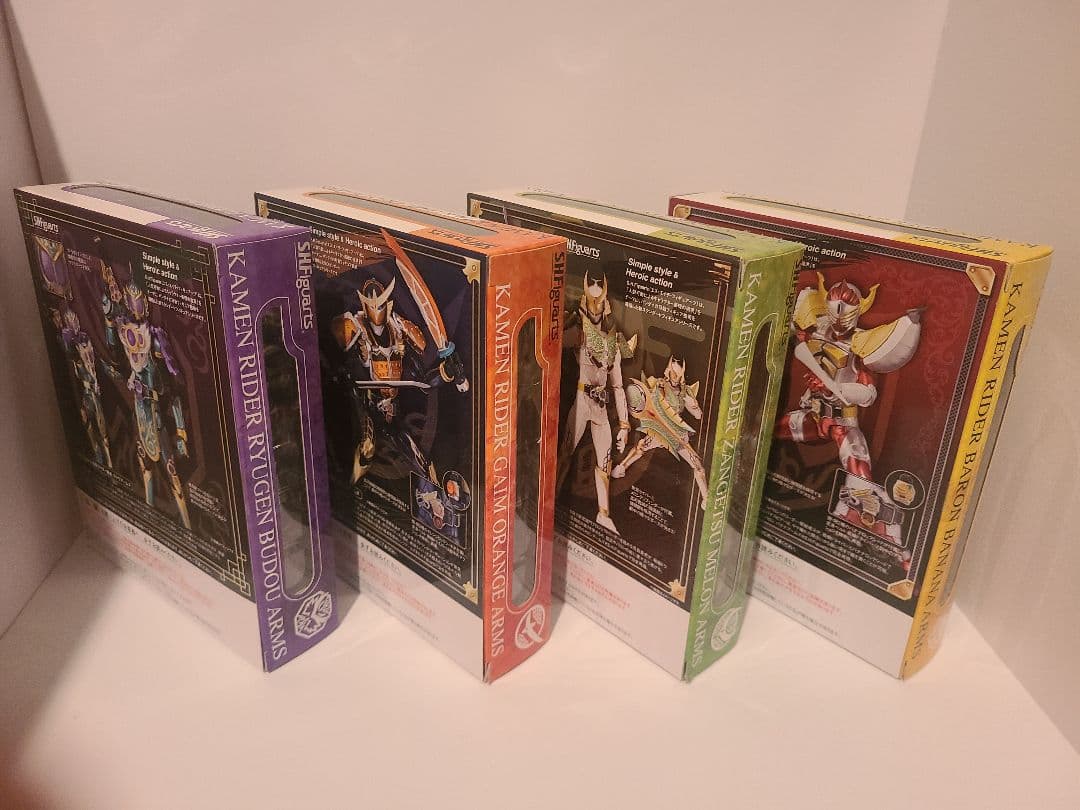 (未開封)　フィギュアーツ　仮面ライダー鎧武　セット