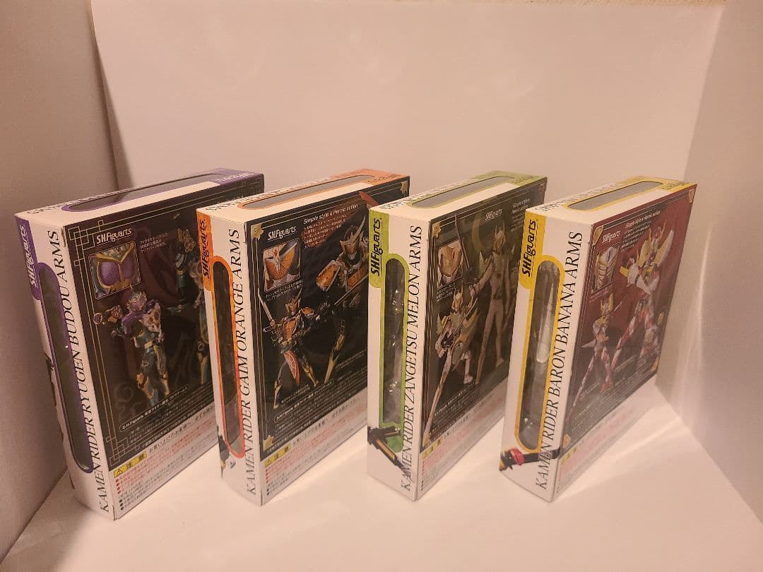 (未開封)　フィギュアーツ　仮面ライダー鎧武　セット