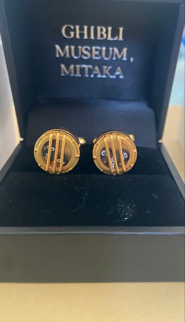三鷹の森ジブリ美術館 潜水窓型カフス　まっくろくろすけ