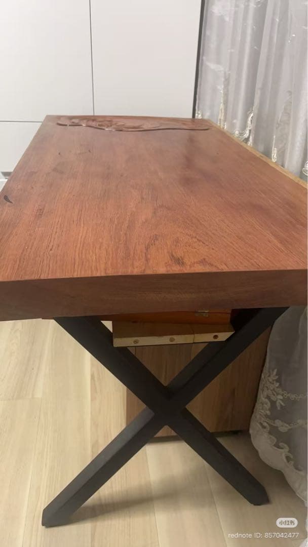 一枚板 木製彫刻座卓 X型脚 茶色 大きめ