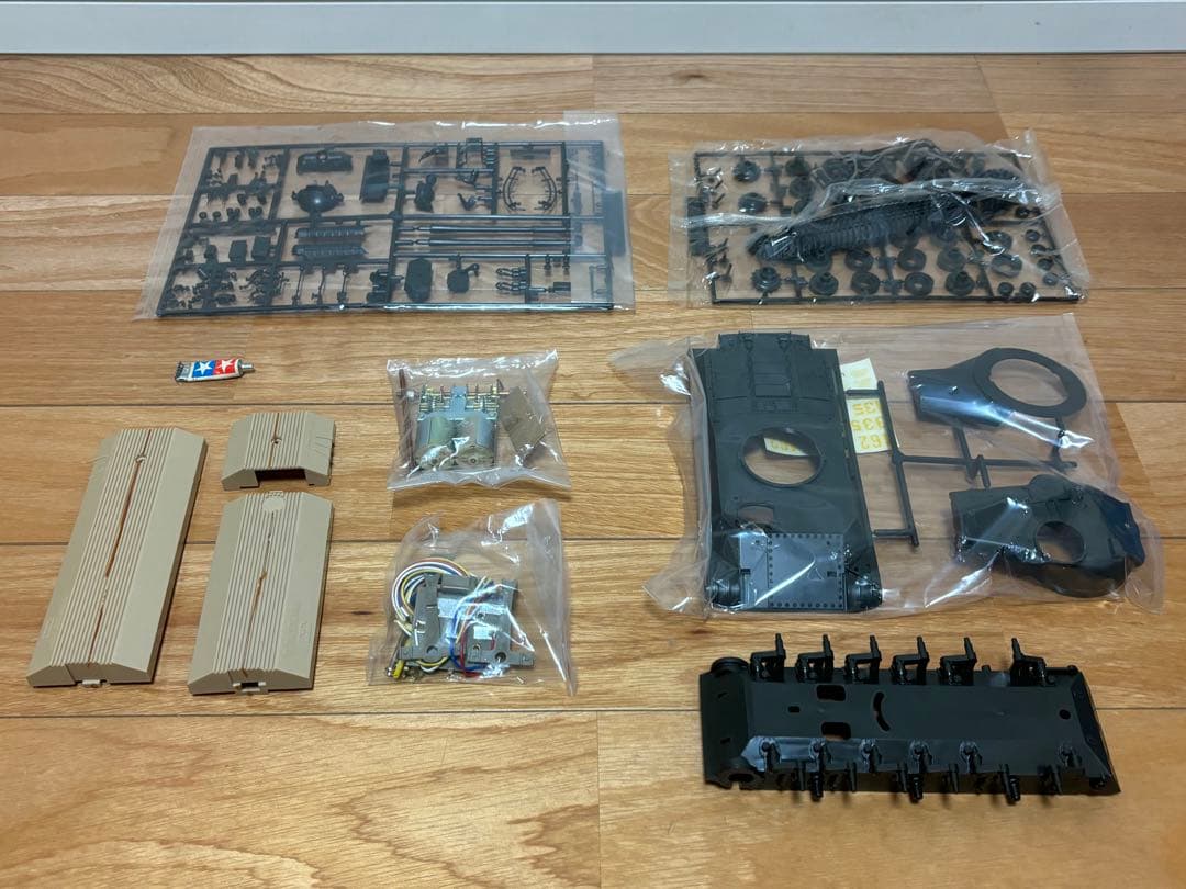 当時物 小鹿タミヤ 1/35 日本陸上自衛隊 61式戦車 リモコンタンク 未組立