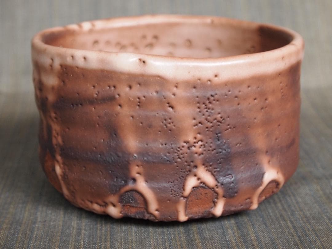 美品★山田和《師：加藤唐九郎》〈紫・炎舞〉志野茶碗★共箱・布