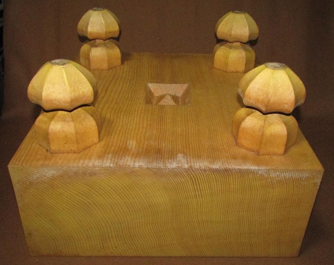 【古い新榧製　碁盤・碁笥・蛤・那智黒　白石・１５０個　黒石・１８０個】囲碁