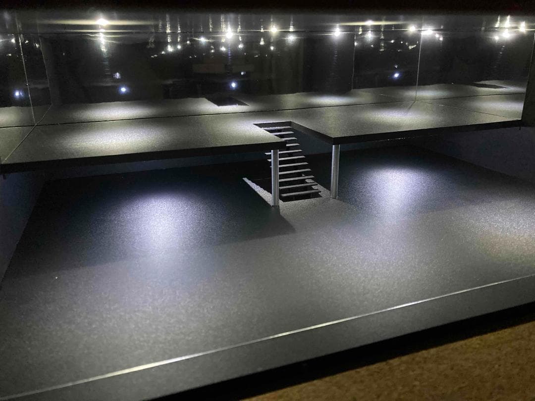 ミニカー用ジオラマ：1/43 ショールームⅢ（吹き抜けタイプ）最大展示台数18台