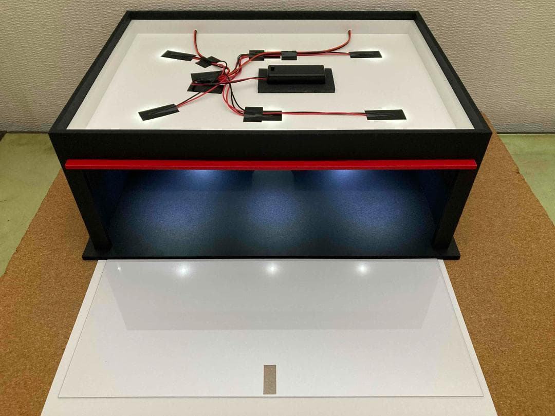 ミニカー用ジオラマ：1/43 ショールームⅢ（吹き抜けタイプ）最大展示台数18台