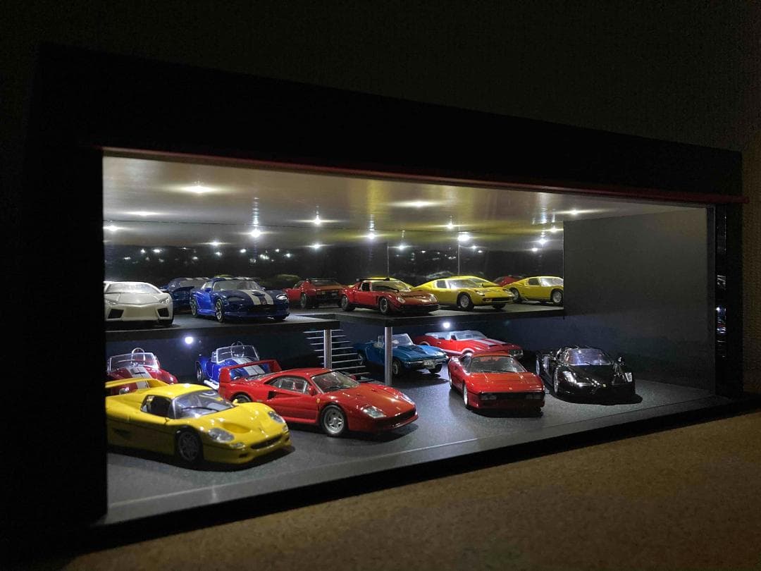 ミニカー用ジオラマ：1/43 ショールームⅢ（吹き抜けタイプ）最大展示台数18台