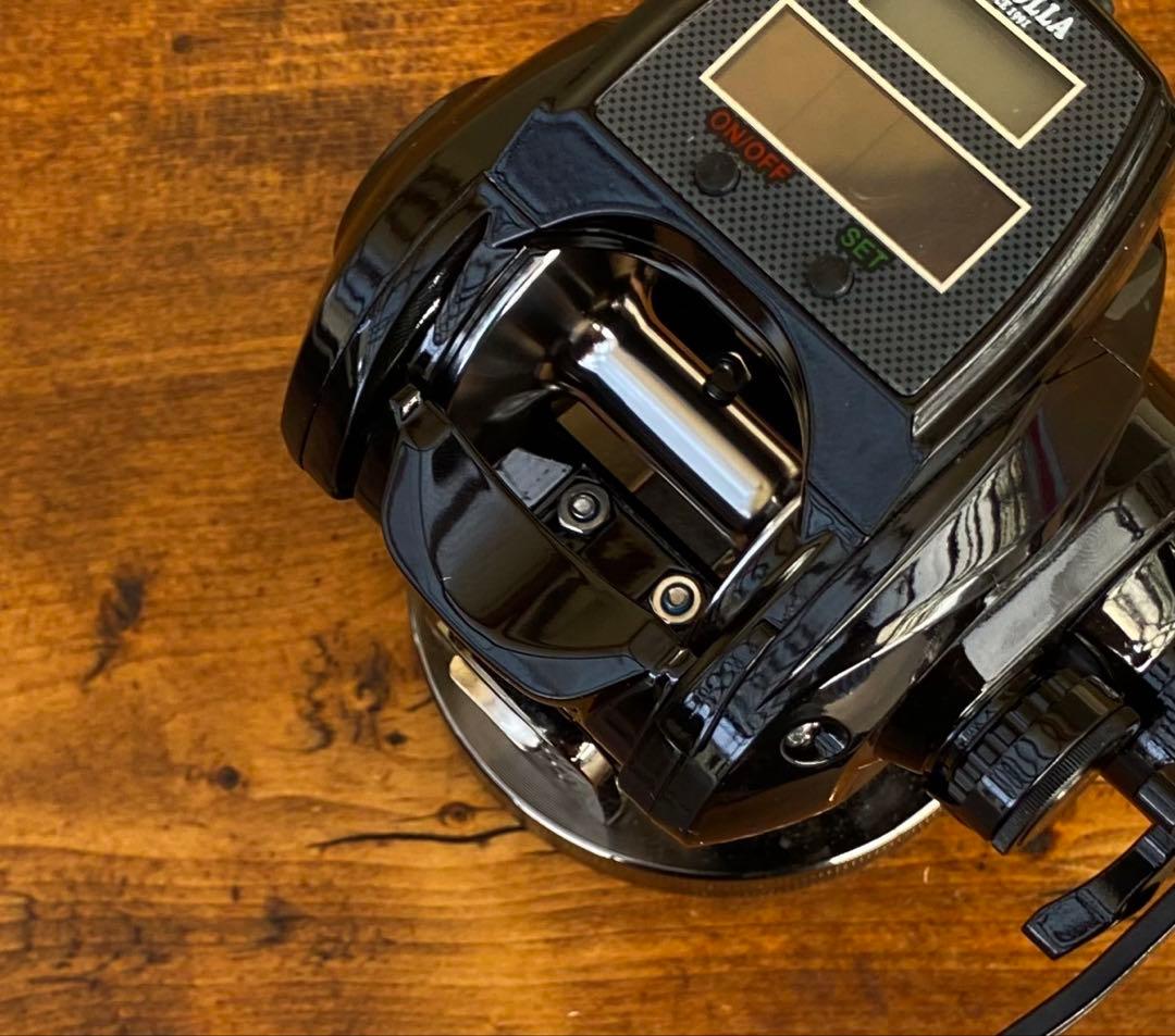 デジタルカウンター付きベイトリール　右巻　ジギング　ソーラー充電　デジタルリール