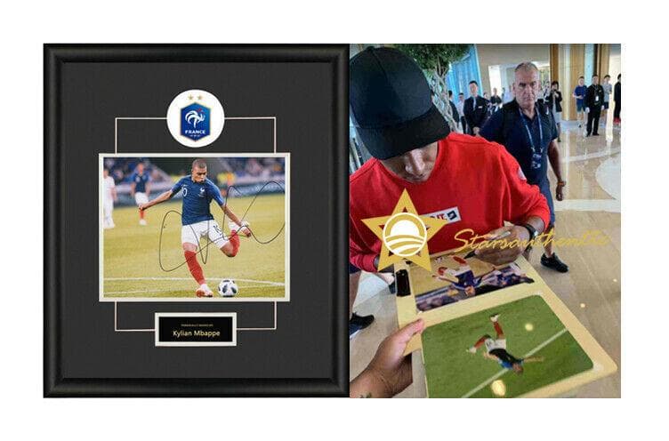 直筆サイン入り写真 キリアン・エムバペ パリ・サンジェルマンFC  SA鑑定済