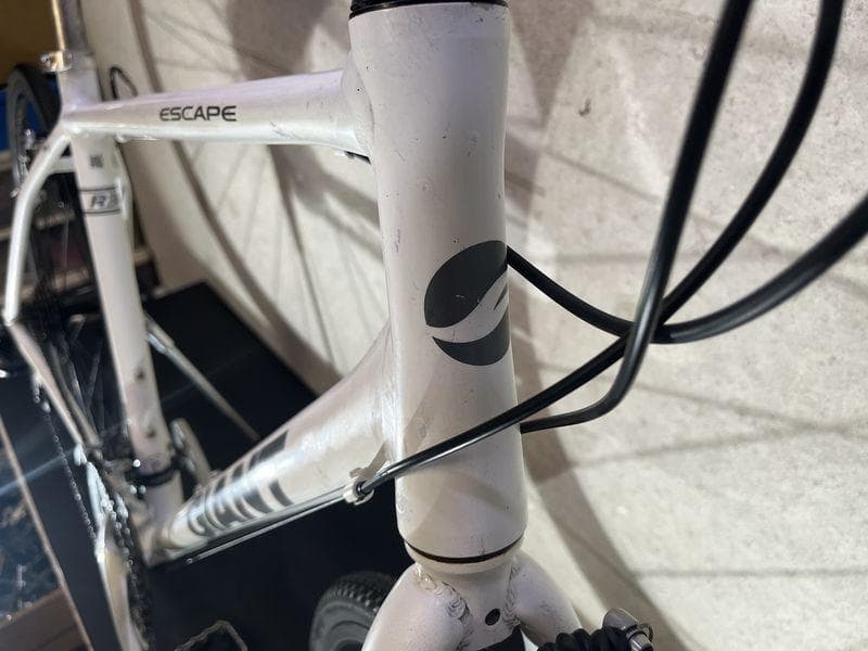 GIANT ESCAPE R3 クロスバイク sizeM　ホワイトカラー