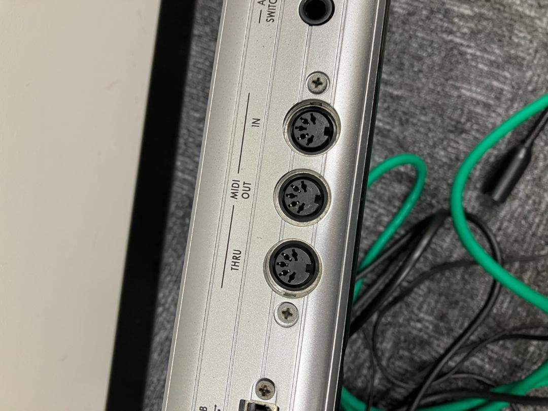 KORG コルグ　シンセサイザー　R3 キーボード