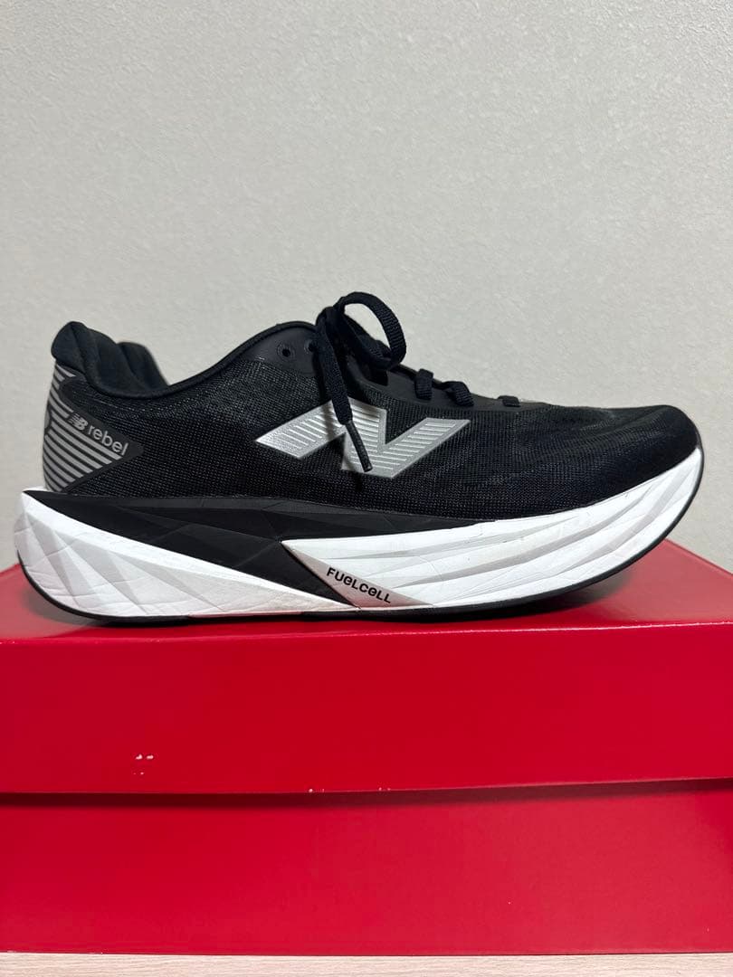 ニューバランス　レベルv5 26.0㎝　2e