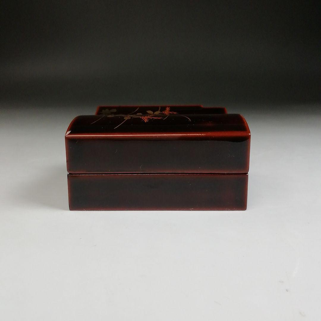 Ｔ９３４　香合　『秋野蒔絵』『瓦香合』『新谷漆峯 作』　共箱　茶道具