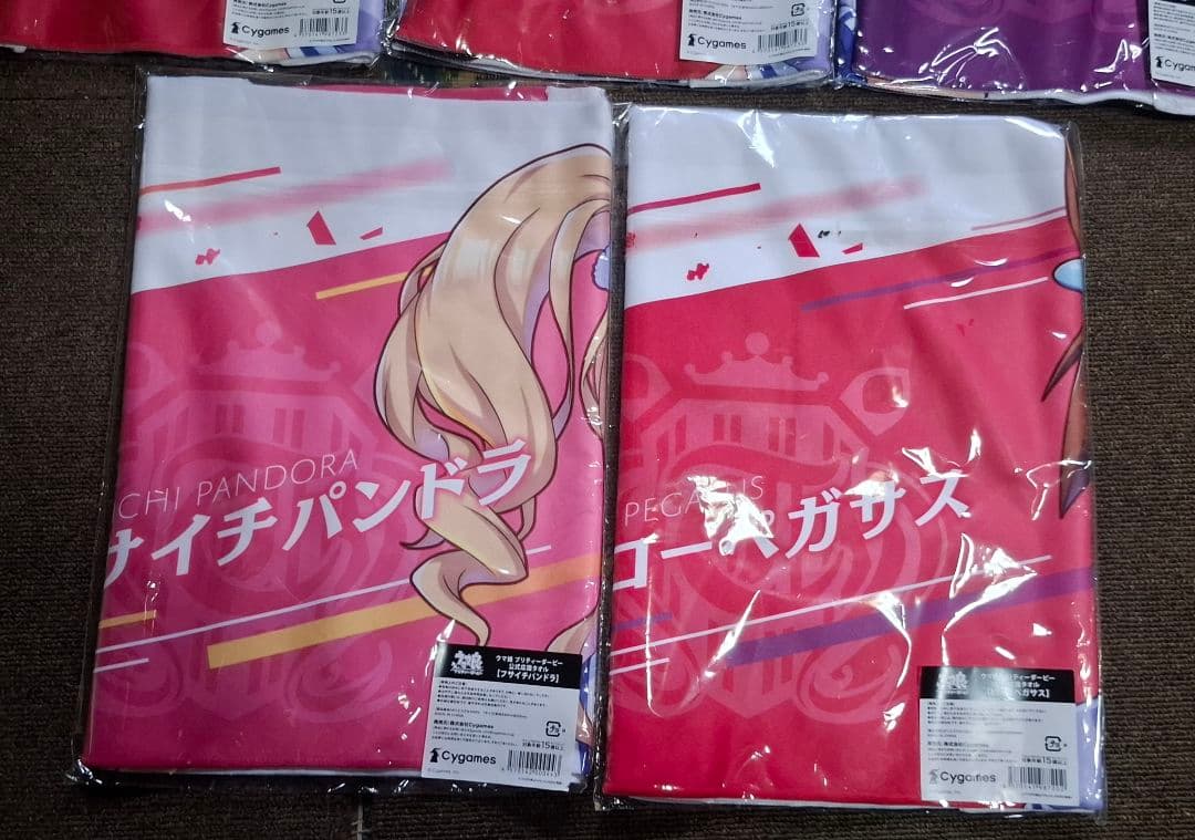 ウマ娘 公式応援タオル4枚とクッションとうちわとクリアファイル7枚とフィギュア