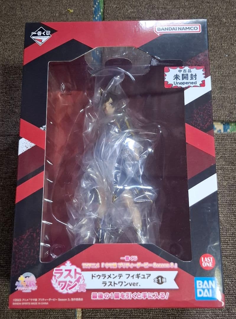 ウマ娘 公式応援タオル4枚とクッションとうちわとクリアファイル7枚とフィギュア