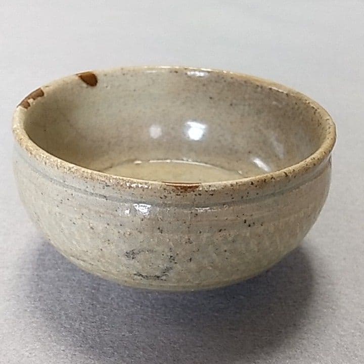 李朝白黒象嵌三島ぐい吞み　李朝　李朝ぐい吞み　李朝三島ぐい吞み　李朝三島