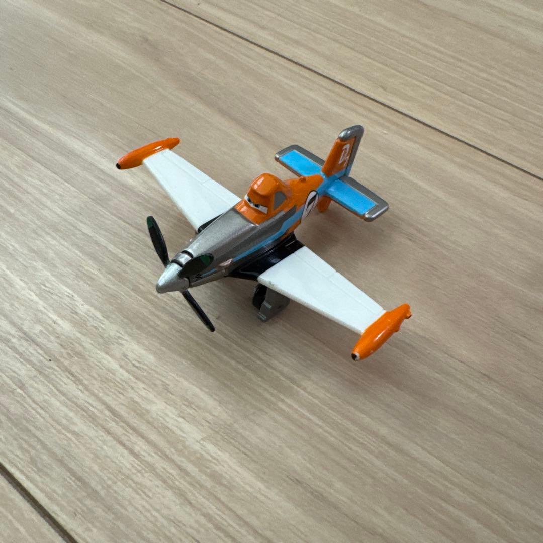 トミカ プレーンズ 航空母艦・飛行機6機・ヘリコプター2機セット