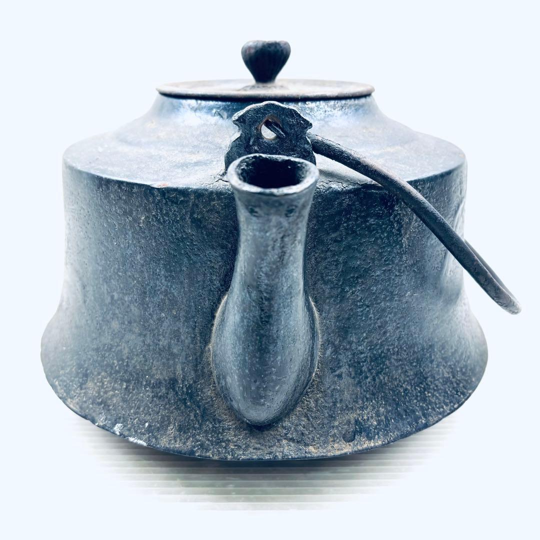 大きい鉄瓶　やかん　工芸品　美術　鋳物