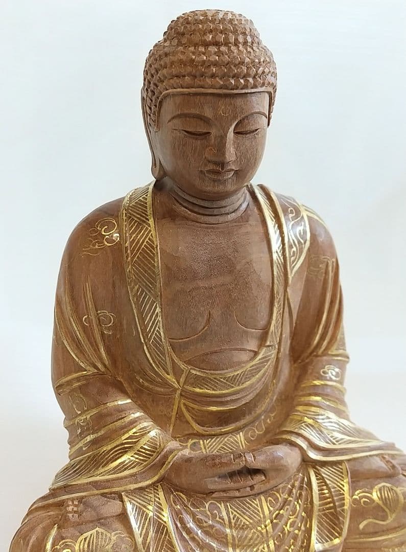 釈迦如来坐像 3寸 #323 像のみ 金彩有 お釈迦さま ◆白檀 木彫 仏像