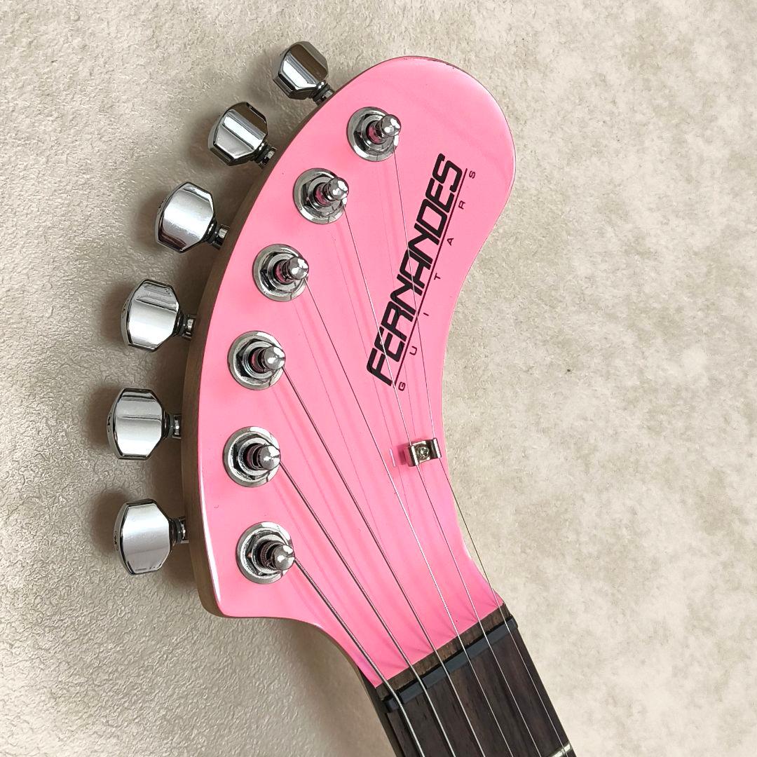 【新品同様！美品！】ZO-3 ピンク アンプ内蔵ミニギター 専用ソフトケース付