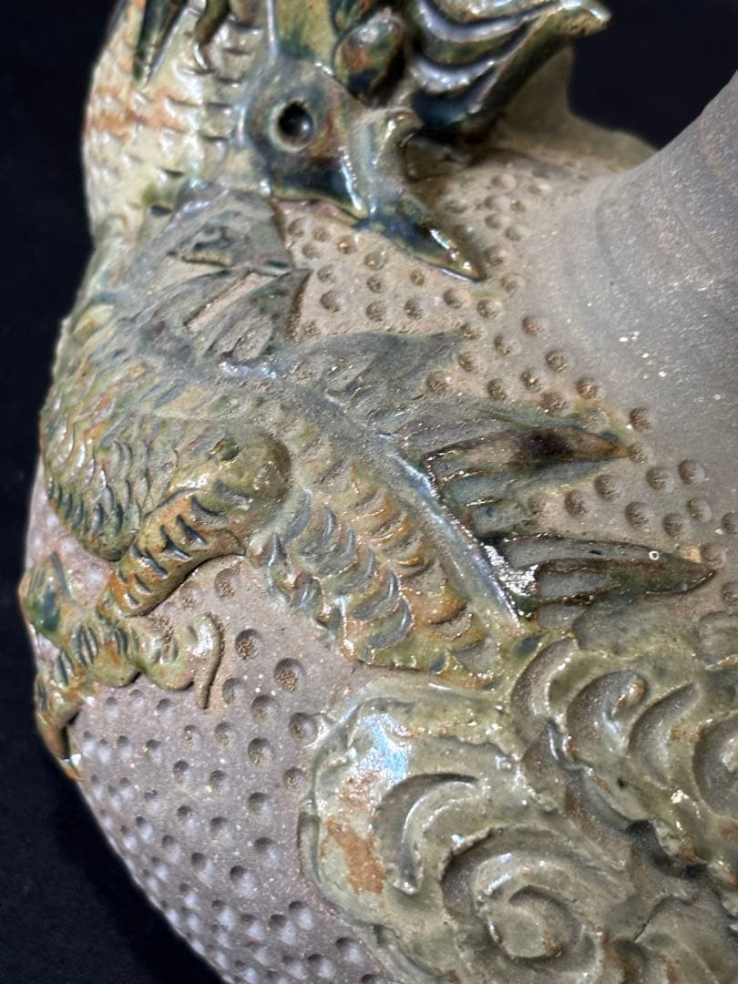 琉球焼　徳利　置物　龍文様　底在銘　(sr1702)