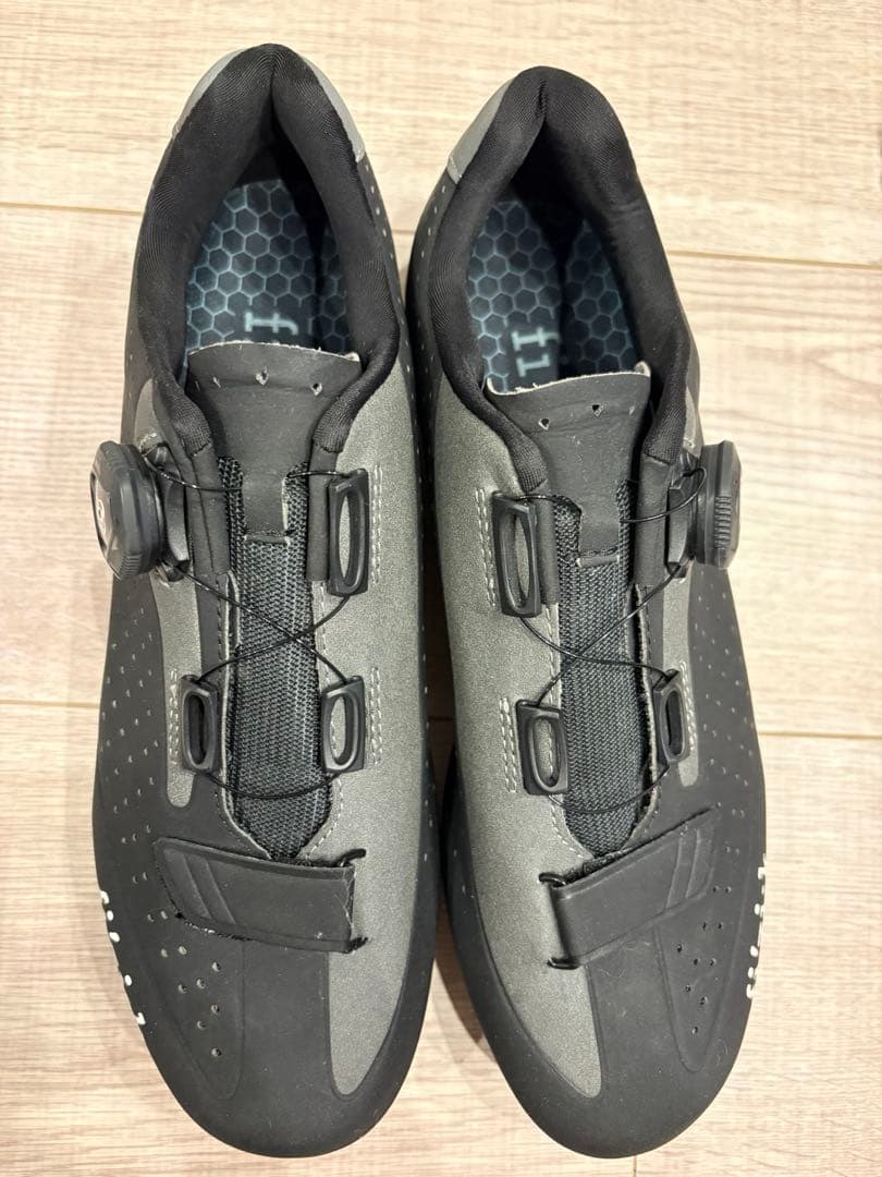 fi'zi:k（フィジーク）R5 ロードシューズ