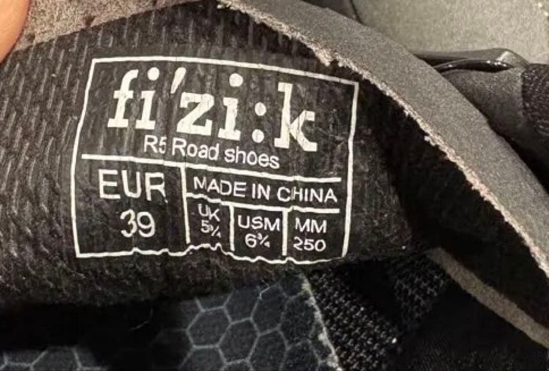 fi'zi:k（フィジーク）R5 ロードシューズ