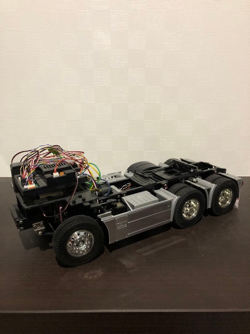 タミヤ 1/14 トレーラーヘッド MAN TGX 26.540 6×4 XLX