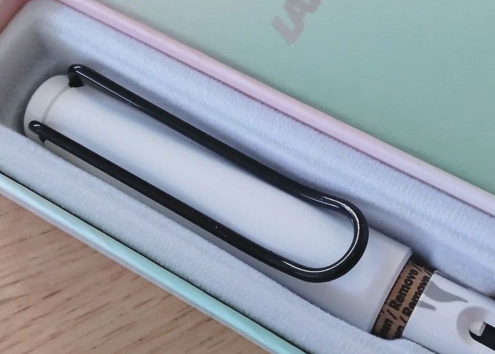 LAMY　サファリ　万年筆　ゼブラ　ホワイト軸　白軸　F細字　限定　アニマル柄