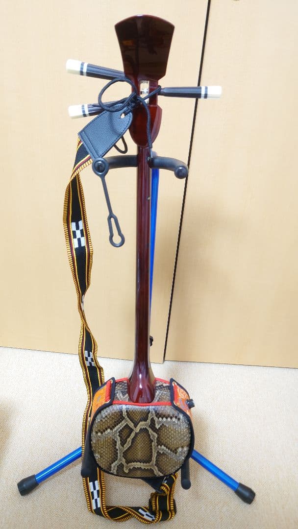 値下げ中！　極上エレキ三線　 人工＋蛇革二重張りのためメンテ不要