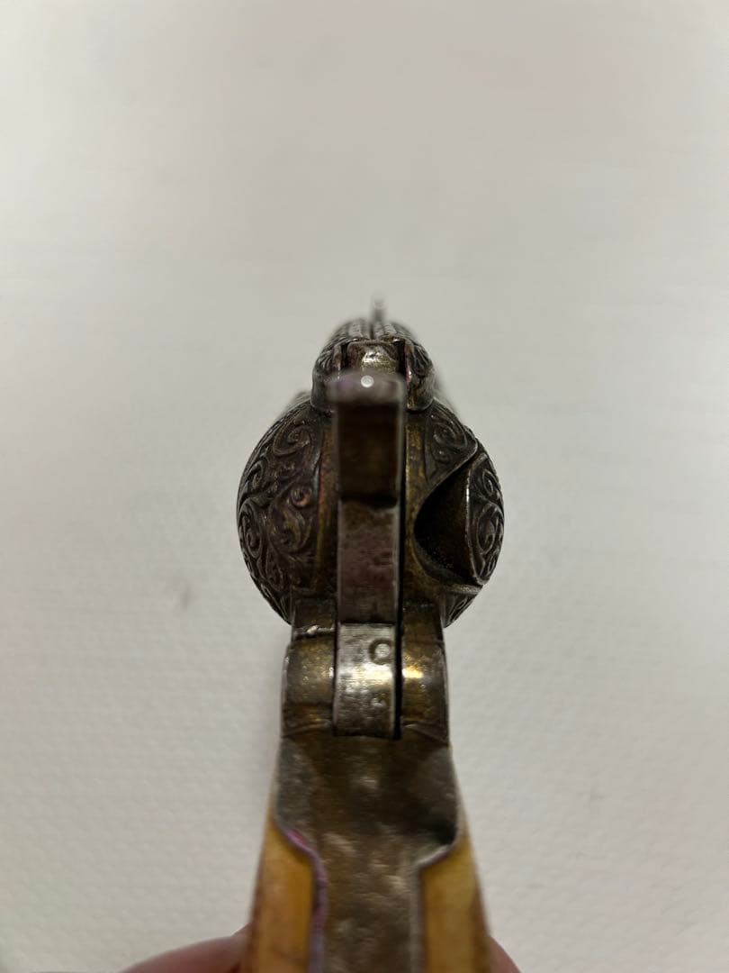 金属製リボルバー エンボス加工グリップ