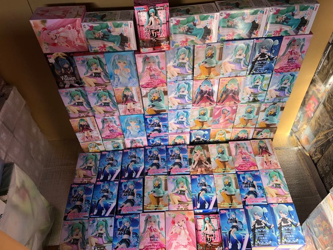 初音ミク　フィギュア　ネオンサイバー　コスモス　リリー　70個