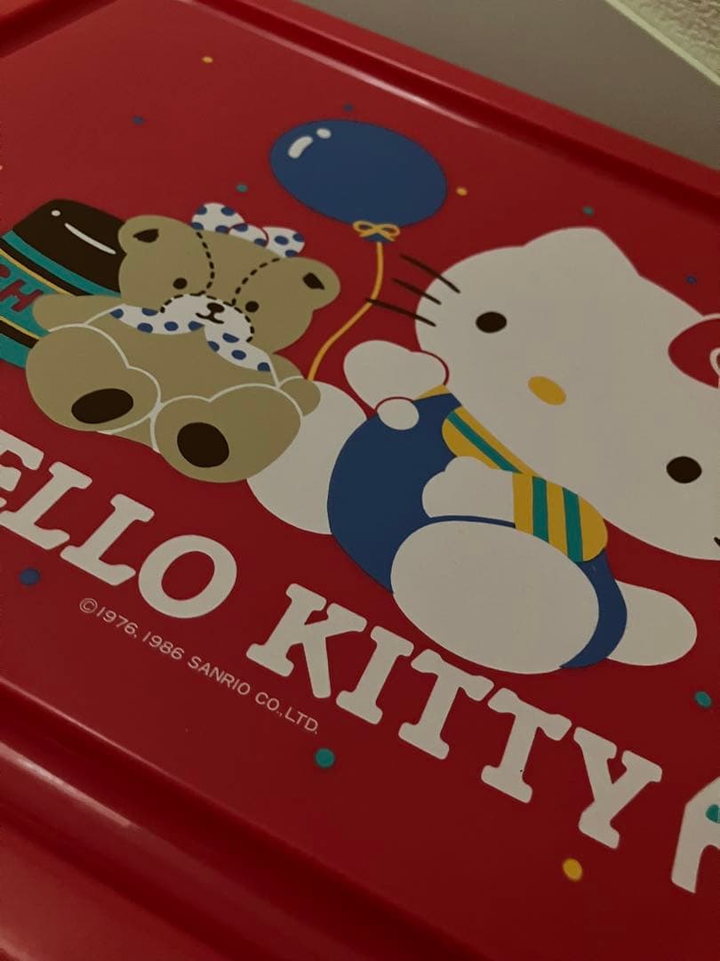 希少 昭和レトロ1986サンリオ ハローキティの蓋付きプラケース収納 おもちゃ箱