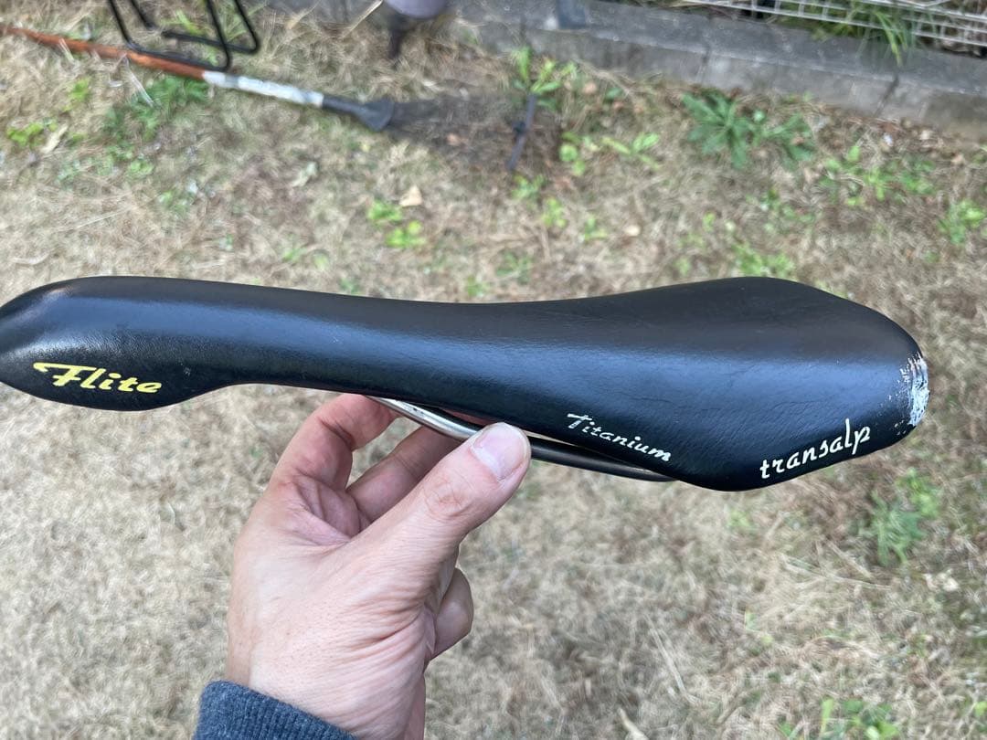 セライタリア FLITE transalp チタン サドル