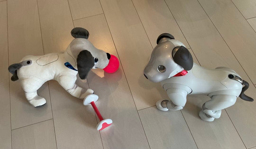 aibo ロボット犬 付属品多数おもちゃ&ぬいぐるみ &首輪バッジ等！専用箱付き