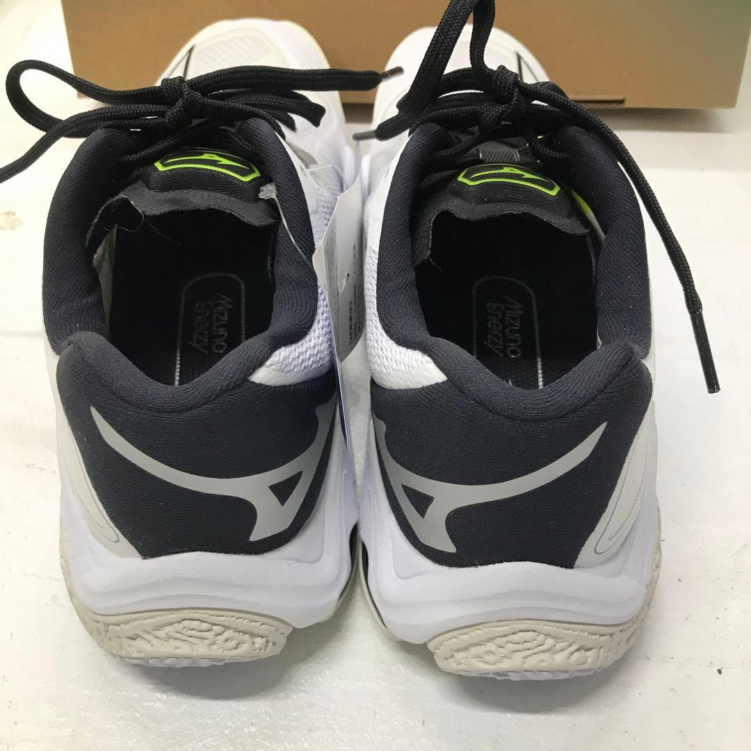 ミズノ　バレーボールシューズ　23cm 未使用品　つま先蛍光灯焼けあり