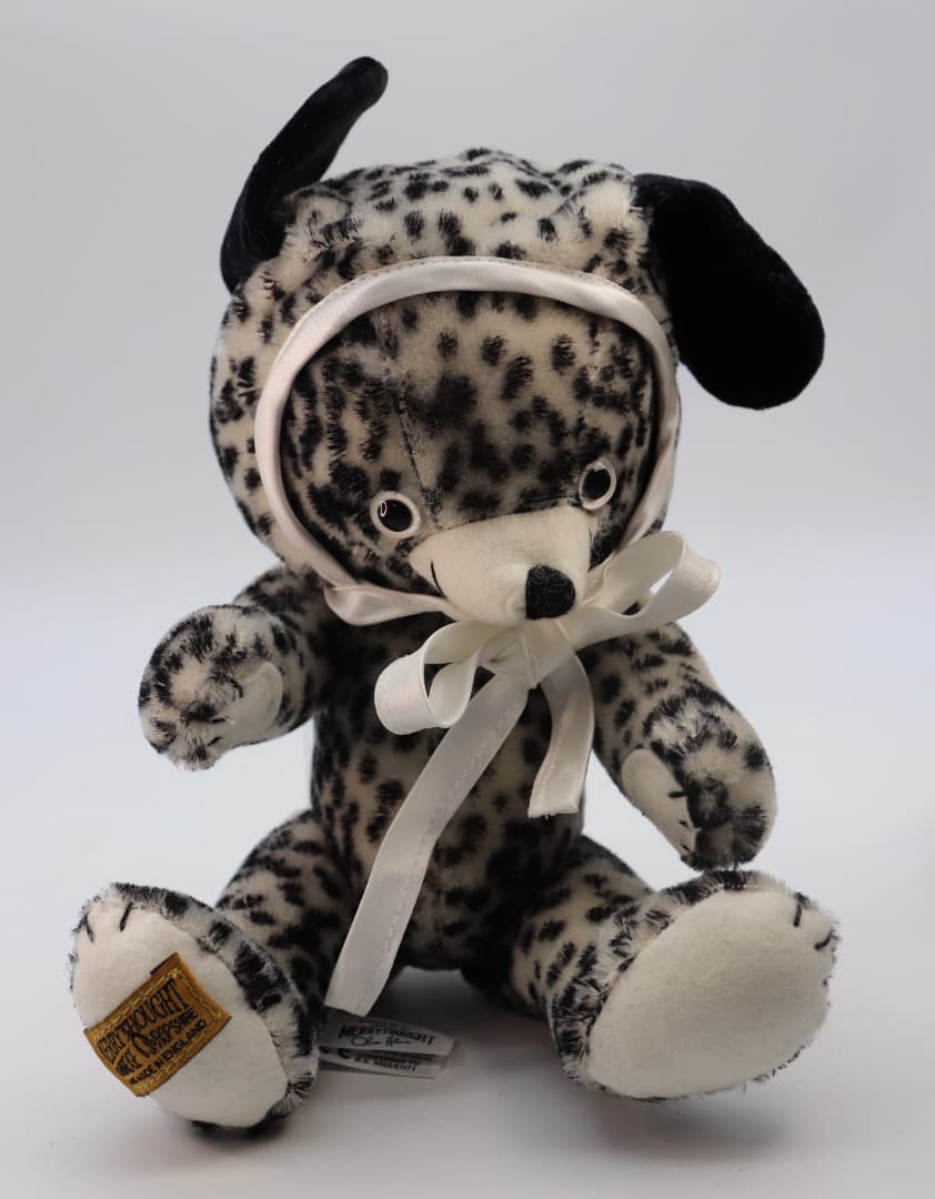 チーキー・リトル・パピィー ボネットを被ったダルメシアンのチーキー 白黒斑点