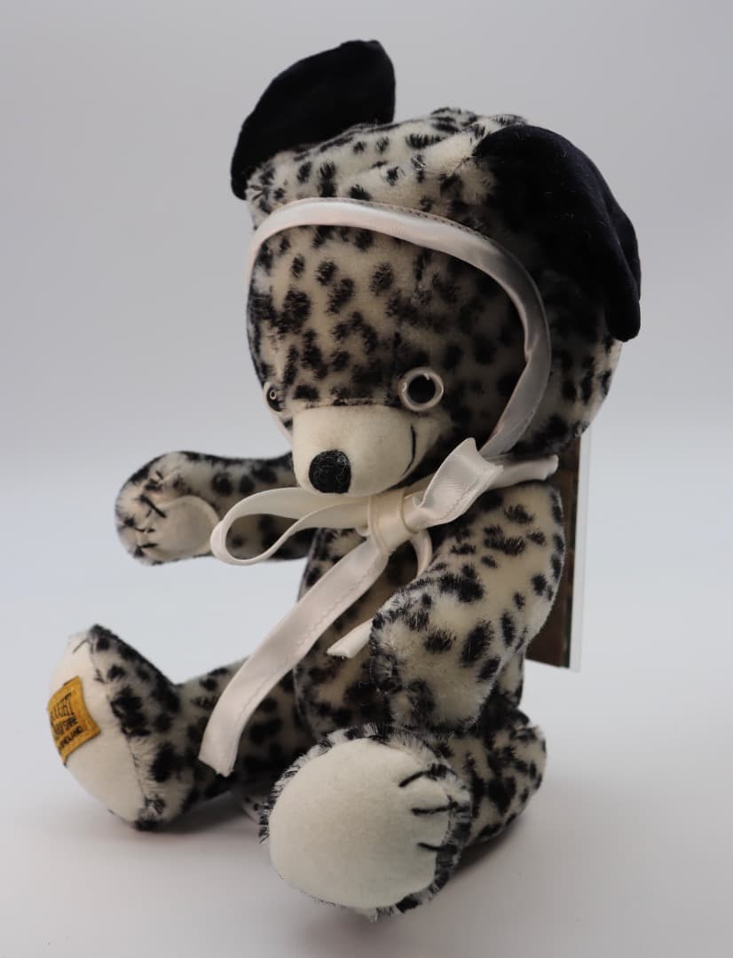 チーキー・リトル・パピィー ボネットを被ったダルメシアンのチーキー 白黒斑点