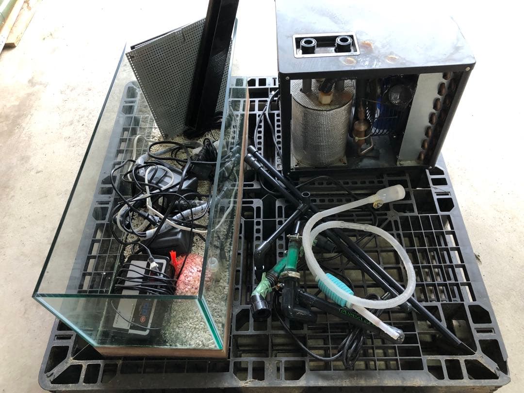 ズワイがに用大型アクリル水槽と冷却ユニット