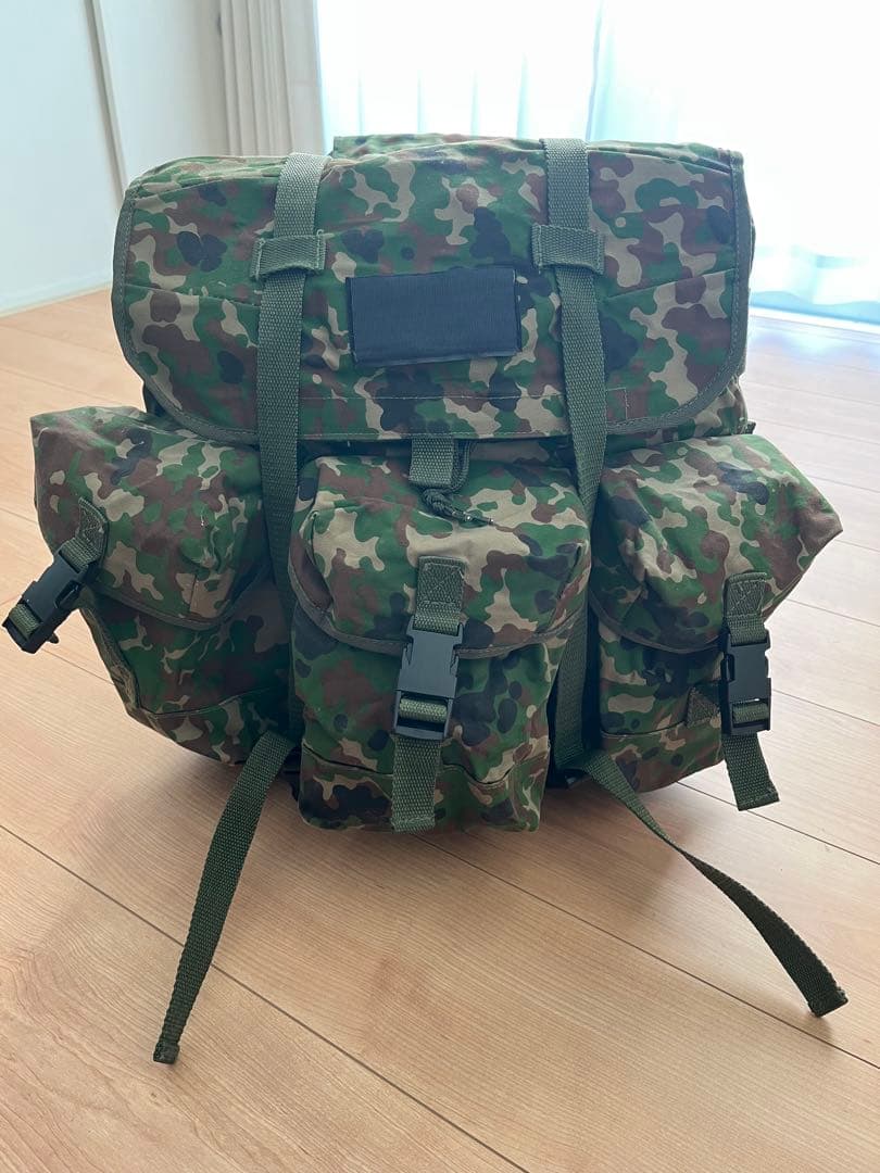 陸自迷彩バックパック 折りたたみチェア付き