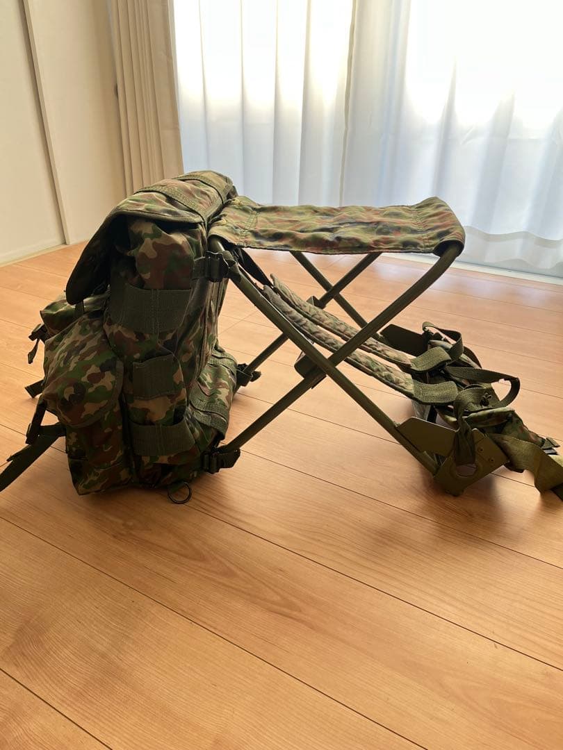 陸自迷彩バックパック 折りたたみチェア付き