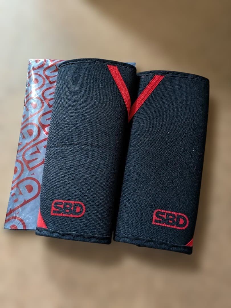 SBD　ニースリーブ 7mm XS ブラック/レッド