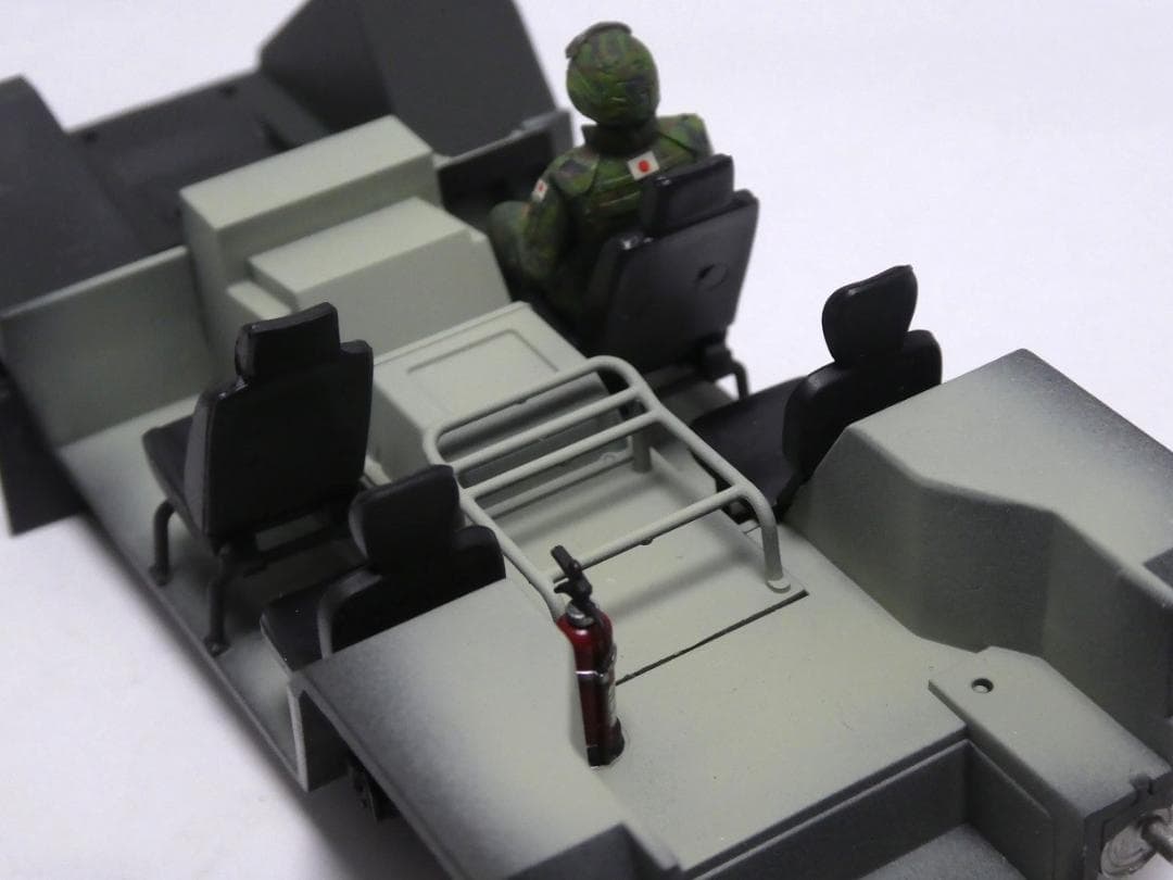 タミヤ 1/35 陸上自衛隊　軽装甲機動車　イラク派遣仕様＆イラク派遣隊員セット