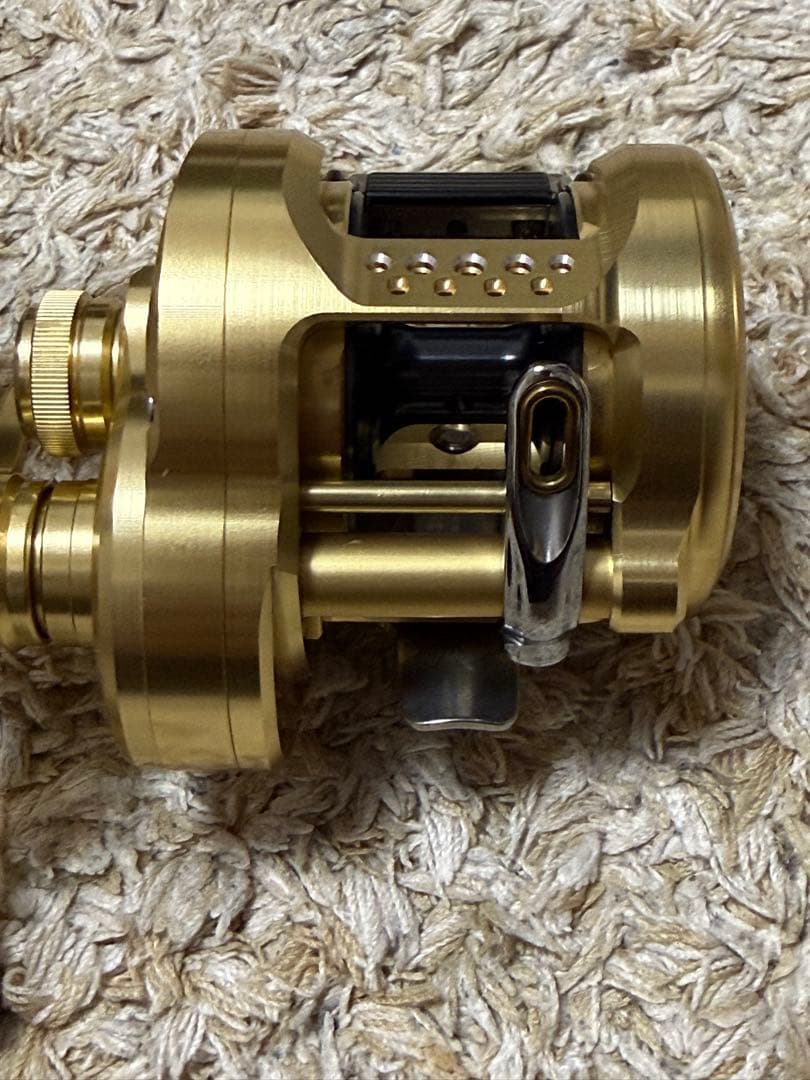 美品　23 カルカッタコンクエストMD 300XGLH 右巻き シマノ